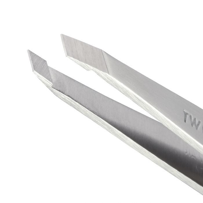 Classic Slant Tweezer 2